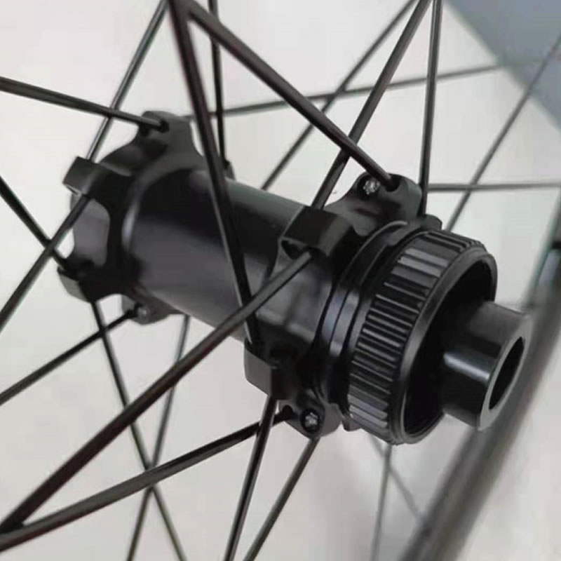 3K Vanligt glänsande Lättvikt Kolkomposit Landvägscykelrattar Eker 700C 38cm
